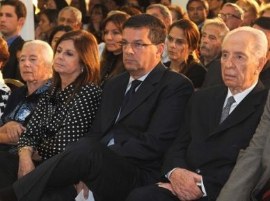 הודה בפניהם שרבין לא היה מוותר על ירושלים (מימין לשמאל: פרס, יובל רבין, ולאה רבין)